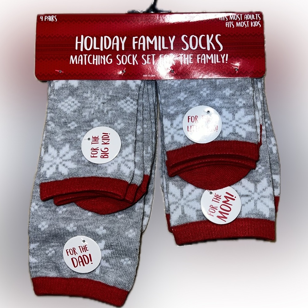 NWT Holiday Family Socks 4 Pair Sizes Matching Set Christmas Snow Flakes Gift